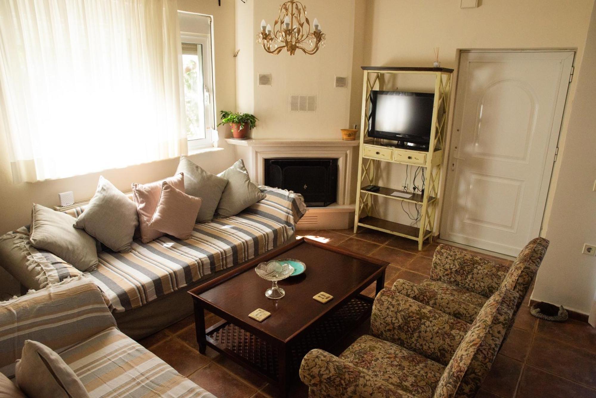 Villa The Early Bird - Cosy 2-Floor House With Garden à Alexandroúpoli Extérieur photo